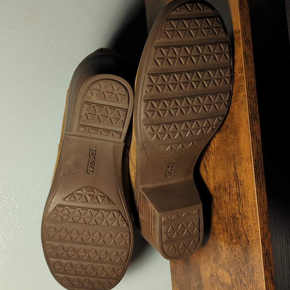 Teva 'Foxy' Waterproof Leather Ankle Boots - Picture 8 of 11
